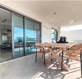 3 bedroom penthouse apartment with pool in Chania town, sleeps 6